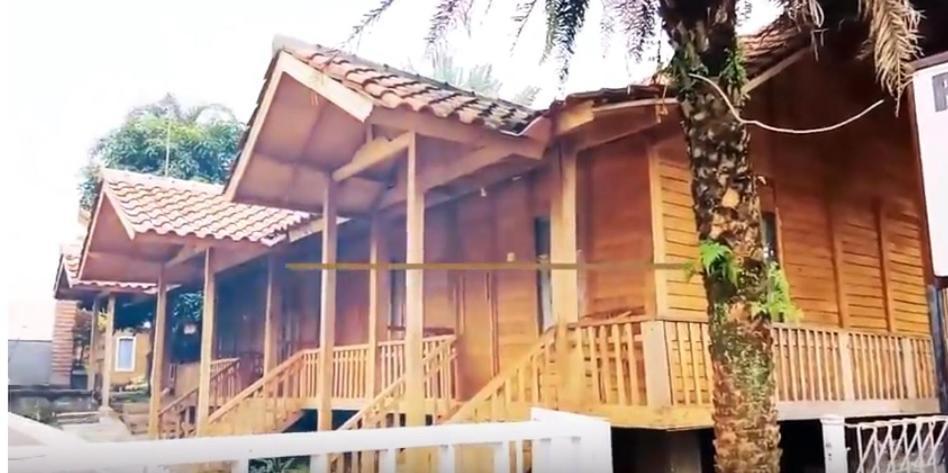 Penginapan Muslim Yuni INN Bogor Bagian luar foto
